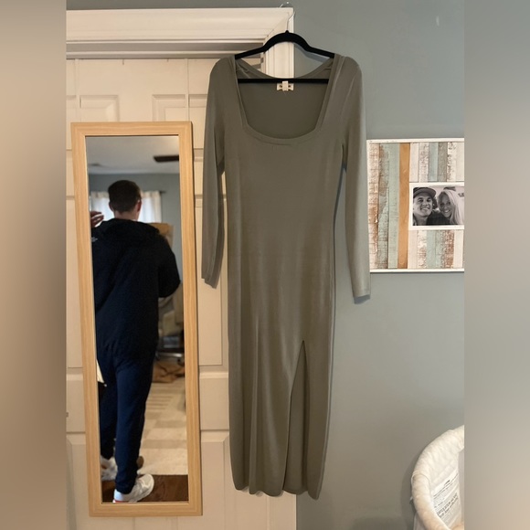 long Sleeve Midi Dress with slit - Picture 2 of 2